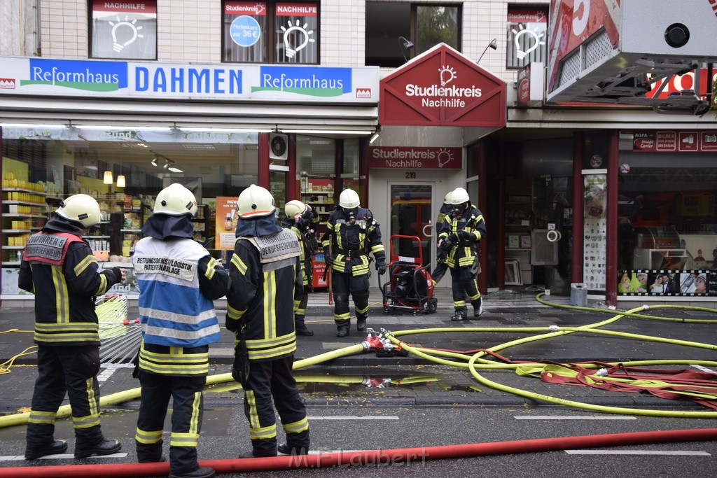 Feuer 2 Koeln Nippes Neusserstr P121.JPG - Miklos Laubert